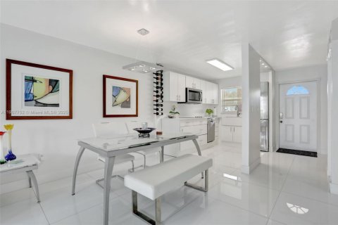 Купить кондоминиум в Санрайз, Флорида 2 спальни, 78.97м2, № 1965701 - фото 8