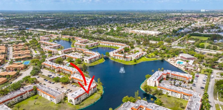 Кондоминиум с 2 спальнями в Санрайз, Флорида № 1965701