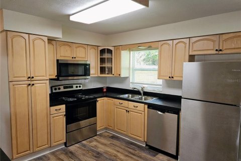 Villa ou maison à louer à Kenneth City, Floride: 2 chambres, 89.19 m2 № 2413727 - photo 7