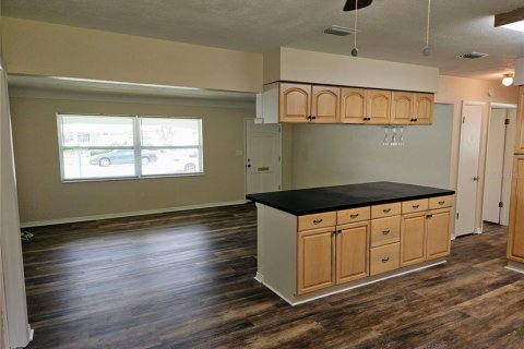 Villa ou maison à louer à Kenneth City, Floride: 2 chambres, 89.19 m2 № 2413727 - photo 5