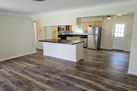 Villa ou maison à louer à Kenneth City, Floride: 2 chambres, 89.19 m2 № 2413727 - photo 4