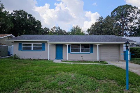 Villa ou maison à louer à Kenneth City, Floride: 2 chambres, 89.19 m2 № 2413727 - photo 2