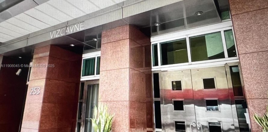 Кондоминиум с 1 спальней в Майами, Флорида № 1964287