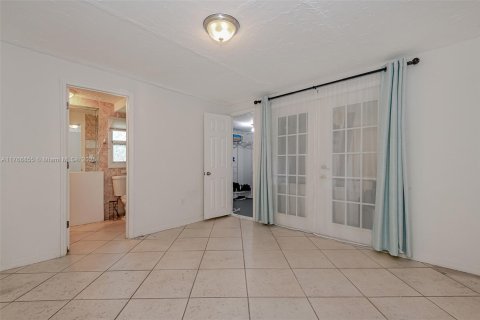 House in Dania Beach, Florida 3 bedrooms № 1582699 - photo 9