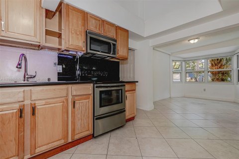 House in Dania Beach, Florida 3 bedrooms № 1582699 - photo 7