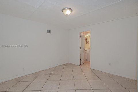 House in Dania Beach, Florida 3 bedrooms № 1582699 - photo 11