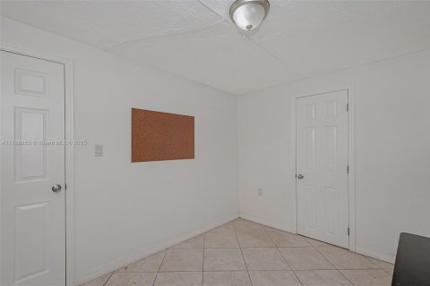 House in Dania Beach, Florida 3 bedrooms № 1582699 - photo 19