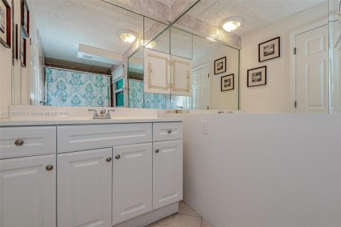 House in Dania Beach, Florida 3 bedrooms № 1582699 - photo 13