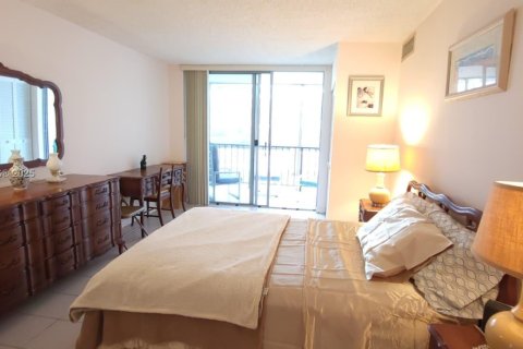 Copropriété à vendre à Hallandale Beach, Floride: 2 chambres, 85.84 m2 № 1880165 - photo 14