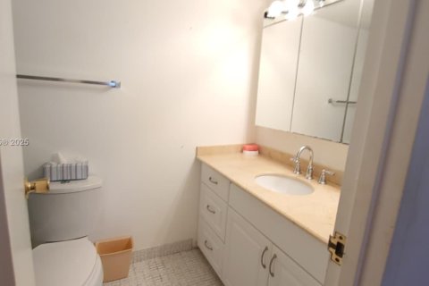 Copropriété à vendre à Hallandale Beach, Floride: 2 chambres, 85.84 m2 № 1880165 - photo 16