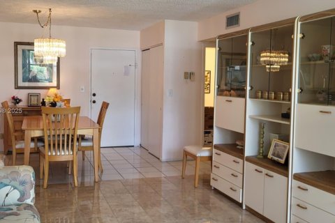 Copropriété à vendre à Hallandale Beach, Floride: 2 chambres, 85.84 m2 № 1880165 - photo 4
