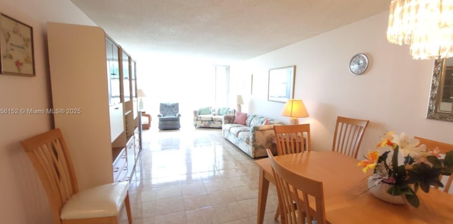 Condo à Hallandale Beach, Floride, 2 chambres № 1880165