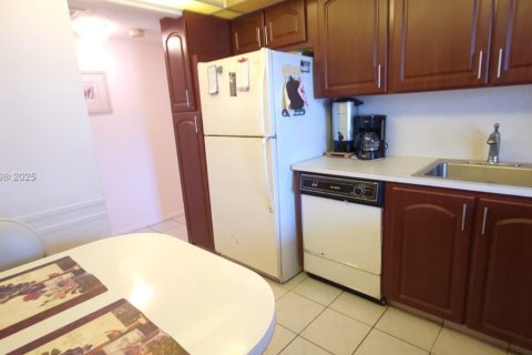 Copropriété à vendre à Hallandale Beach, Floride: 2 chambres, 85.84 m2 № 1880165 - photo 7