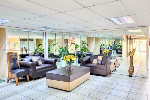 Copropriété à vendre à Hallandale Beach, Floride: 2 chambres, 85.84 m2 № 1880165 - photo 30