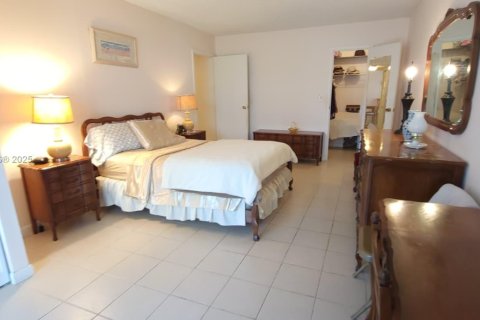 Copropriété à vendre à Hallandale Beach, Floride: 2 chambres, 85.84 m2 № 1880165 - photo 13