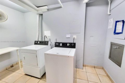 Copropriété à vendre à Hallandale Beach, Floride: 2 chambres, 85.84 m2 № 1880165 - photo 29