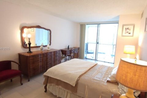Copropriété à vendre à Hallandale Beach, Floride: 2 chambres, 85.84 m2 № 1880165 - photo 11