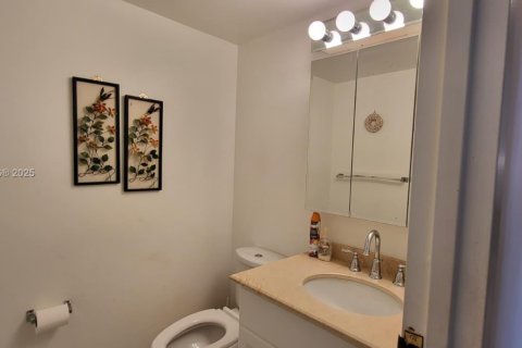Copropriété à vendre à Hallandale Beach, Floride: 2 chambres, 85.84 m2 № 1880165 - photo 5