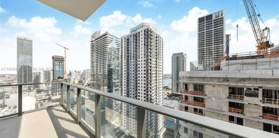 Condominio en Miami, Florida, 2 dormitorios  № 2000259