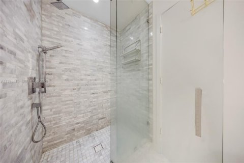 Купить кондоминиум в Майами, Флорида 1 спальня, 94.57м2, № 1987351 - фото 24