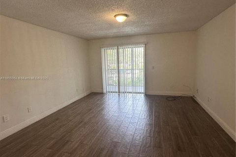 Condo in Pompano Beach, Florida, 1 bedroom  № 1957376 - photo 5