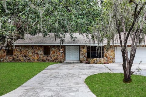 House in Sebring, Florida 4 bedrooms, 188.59 sq.m. № 1746070 - photo 1