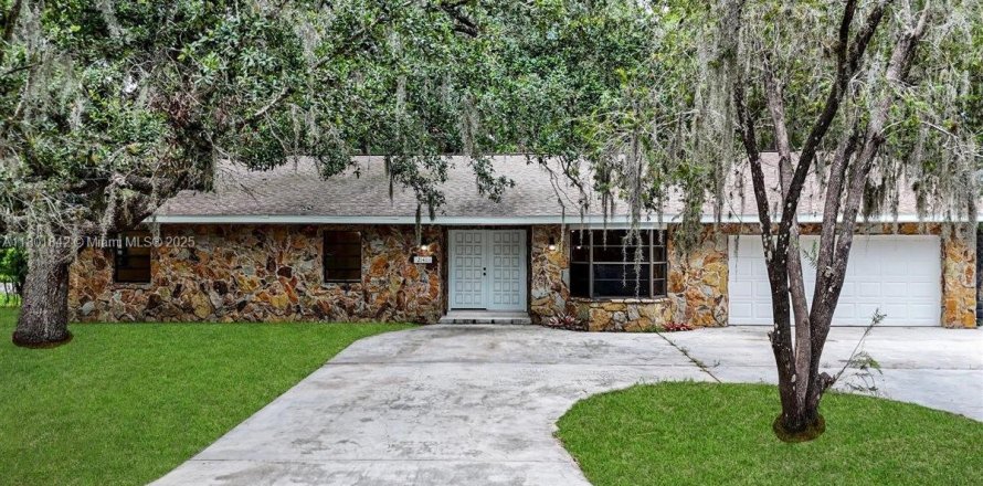 House in Sebring, Florida 4 bedrooms, 188.59 sq.m. № 1746070