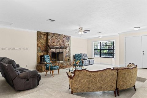 House in Sebring, Florida 4 bedrooms, 188.59 sq.m. № 1746070 - photo 23