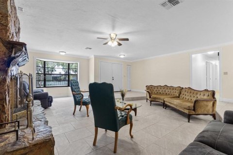 House in Sebring, Florida 4 bedrooms, 188.59 sq.m. № 1746070 - photo 14