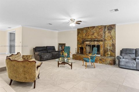 House in Sebring, Florida 4 bedrooms, 188.59 sq.m. № 1746070 - photo 12