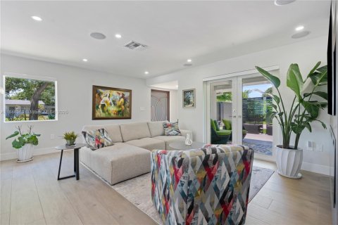 House in Palmetto Bay, Florida 4 bedrooms, 224.08 sq.m. № 1844018 - photo 1