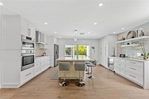 House in Palmetto Bay, Florida 4 bedrooms, 224.08 sq.m. № 1844018 - photo 7