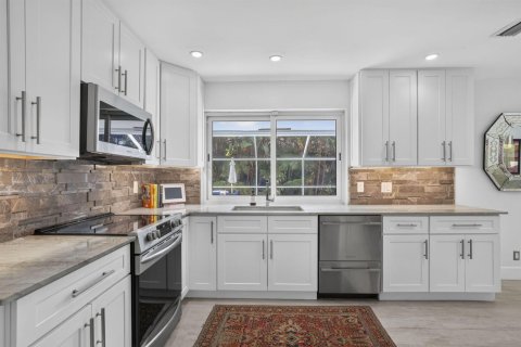 House in Fort Lauderdale, Florida 3 bedrooms, 171.87 sq.m. № 2378802 - photo 9