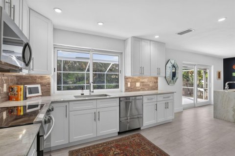House in Fort Lauderdale, Florida 3 bedrooms, 171.87 sq.m. № 2378802 - photo 8