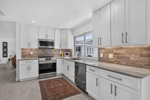 House in Fort Lauderdale, Florida 3 bedrooms, 171.87 sq.m. № 2378802 - photo 10