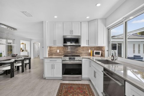 House in Fort Lauderdale, Florida 3 bedrooms, 171.87 sq.m. № 2378802 - photo 11
