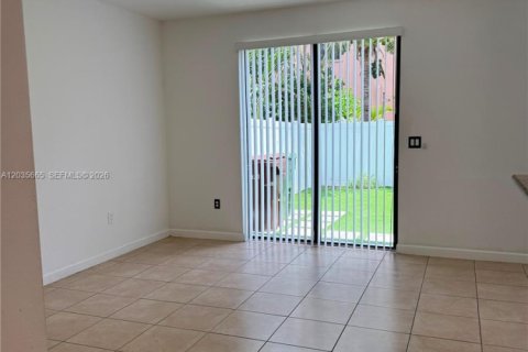 Touwnhouse à louer à Hialeah, Floride: 4 chambres, 172.98 m2 № 2084232 - photo 22