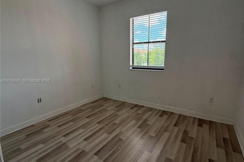 Touwnhouse à louer à Hialeah, Floride: 4 chambres, 172.98 m2 № 2084232 - photo 11