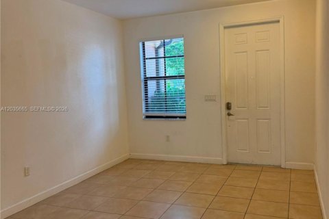 Touwnhouse à louer à Hialeah, Floride: 4 chambres, 172.98 m2 № 2084232 - photo 6