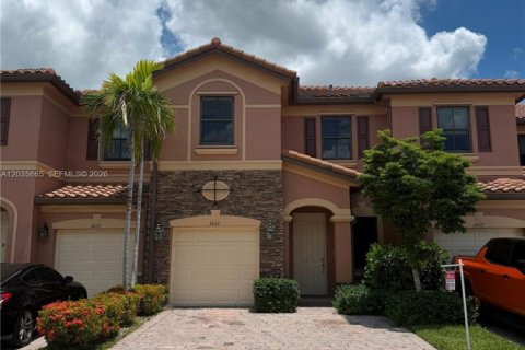Touwnhouse à louer à Hialeah, Floride: 4 chambres, 172.98 m2 № 2084232 - photo 1