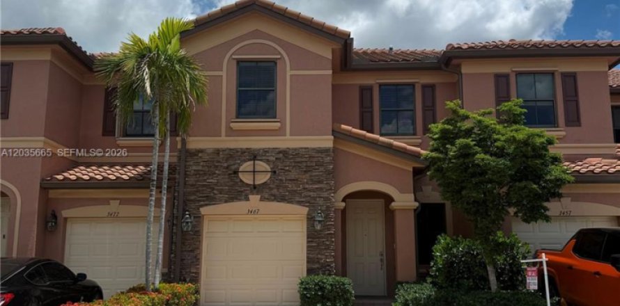 Touwnhouse à Hialeah, Floride 4 chambres, 172.98 m2 № 2084232