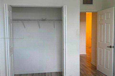 Touwnhouse à louer à Hialeah, Floride: 4 chambres, 172.98 m2 № 2084232 - photo 5