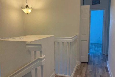 Touwnhouse à louer à Hialeah, Floride: 4 chambres, 172.98 m2 № 2084232 - photo 12