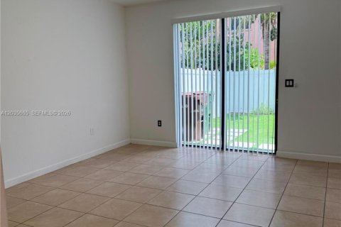 Touwnhouse à louer à Hialeah, Floride: 4 chambres, 172.98 m2 № 2084232 - photo 16