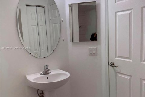 Touwnhouse à louer à Hialeah, Floride: 4 chambres, 172.98 m2 № 2084232 - photo 25