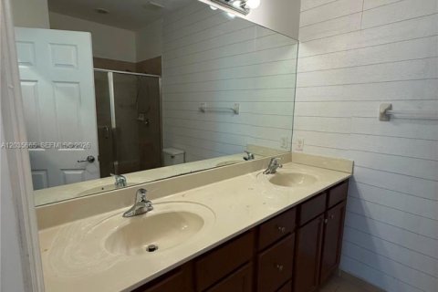 Touwnhouse à louer à Hialeah, Floride: 4 chambres, 172.98 m2 № 2084232 - photo 14