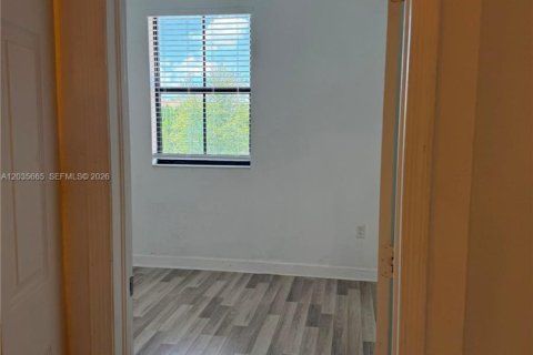 Touwnhouse à louer à Hialeah, Floride: 4 chambres, 172.98 m2 № 2084232 - photo 10