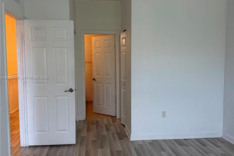 Touwnhouse à louer à Hialeah, Floride: 4 chambres, 172.98 m2 № 2084232 - photo 29