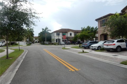 Touwnhouse à louer à Hialeah, Floride: 4 chambres, 172.98 m2 № 2084232 - photo 4