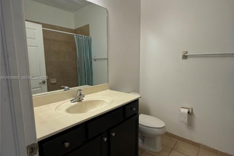 Touwnhouse à louer à Hialeah, Floride: 4 chambres, 172.98 m2 № 2084232 - photo 9